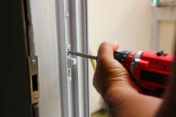 emergency door repairs Salford manchester bolton bury